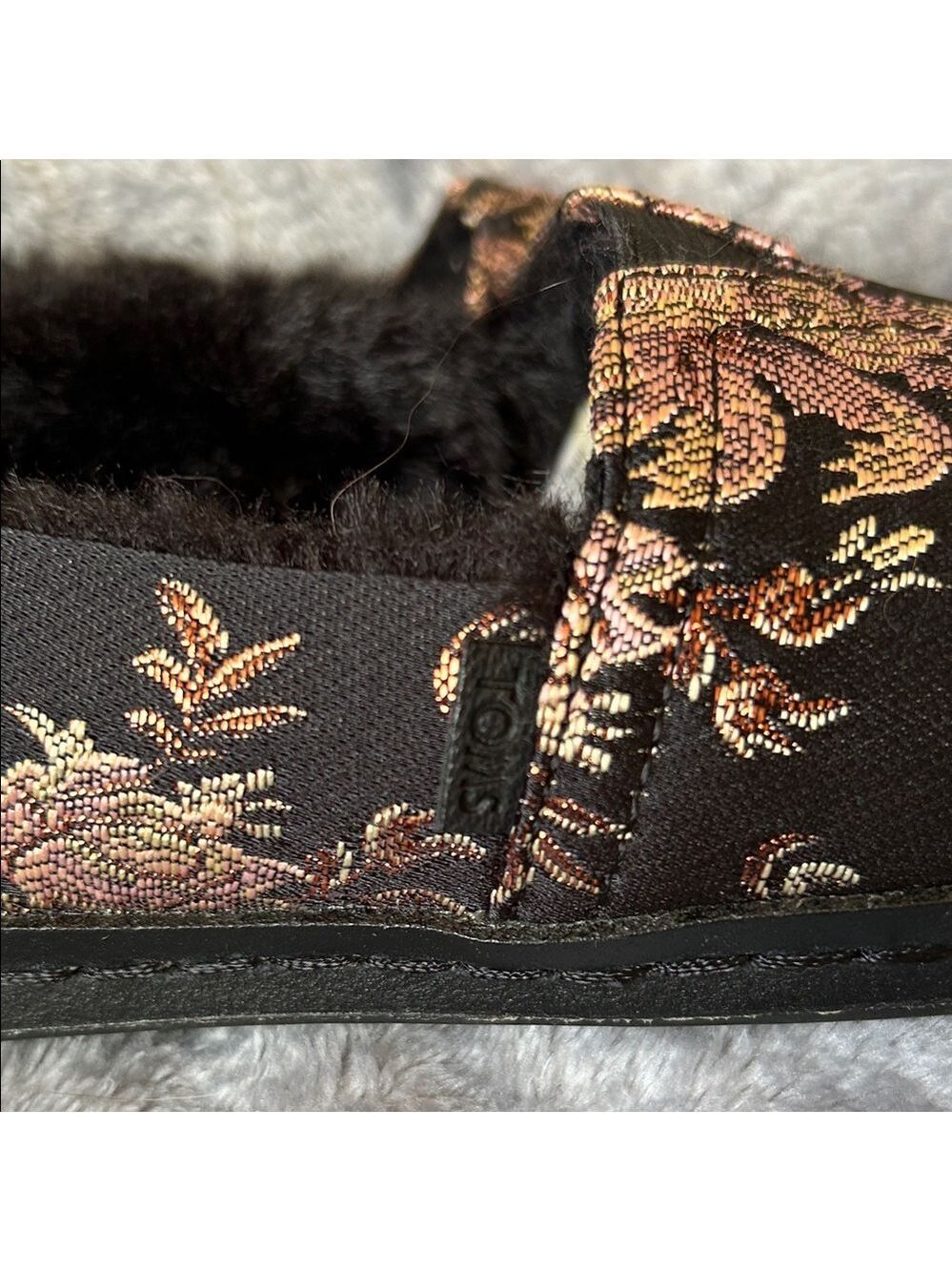 TOMS Women's Black and Gold Patterned Loafers with Faux Fur Lining size 5.5W - Picture 8 of 8